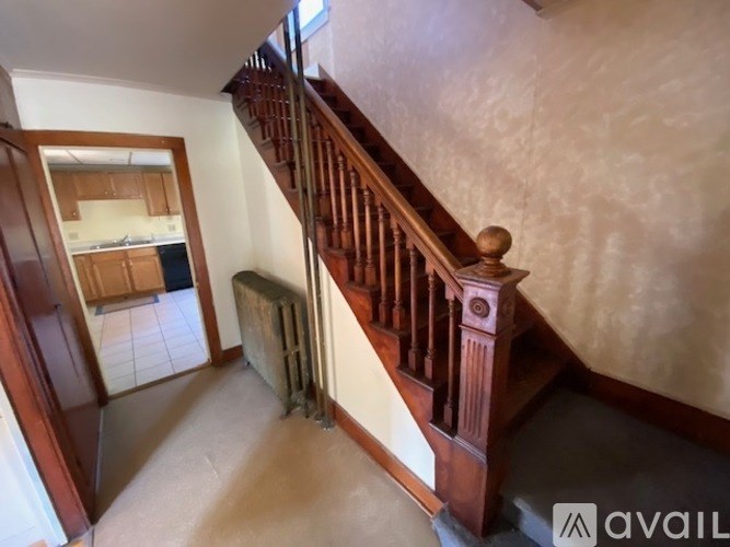 A wooden staircase with a carpeted floor.