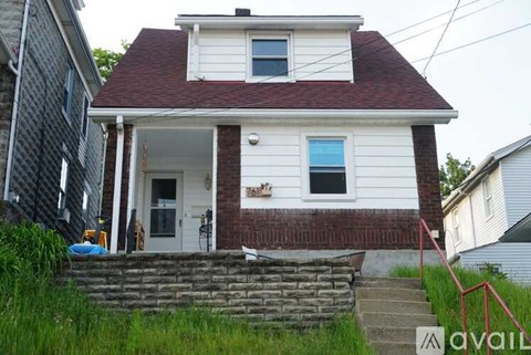 761 Melbourne Street 2 Beds Apartment for Rent