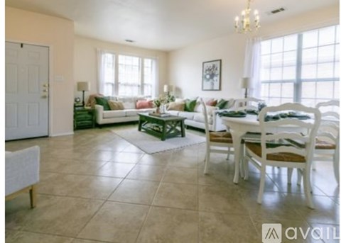 2821 Hilcroft Avenue 3 Beds Apartment for Rent
