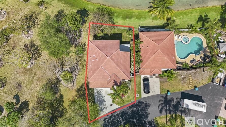 A red outlined area shows a house with a pool and a car parked in front.