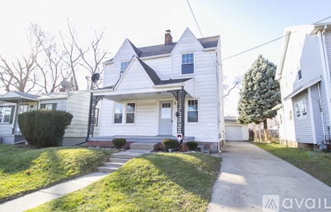 180 Eldred Ave 3 Beds Apartment for Rent