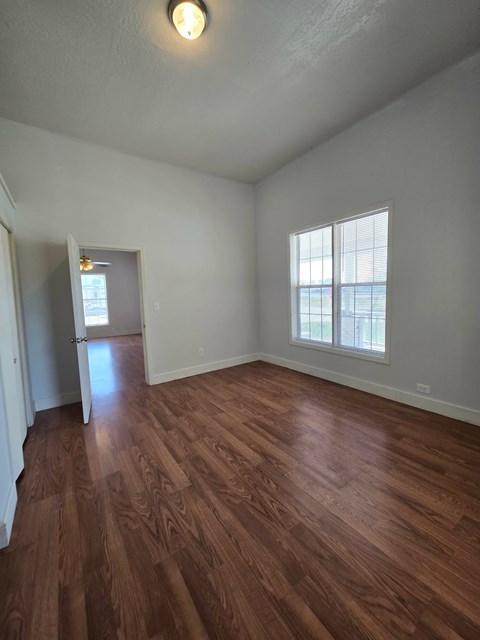 113 North Railroad Street 3 Beds Apartment for Rent