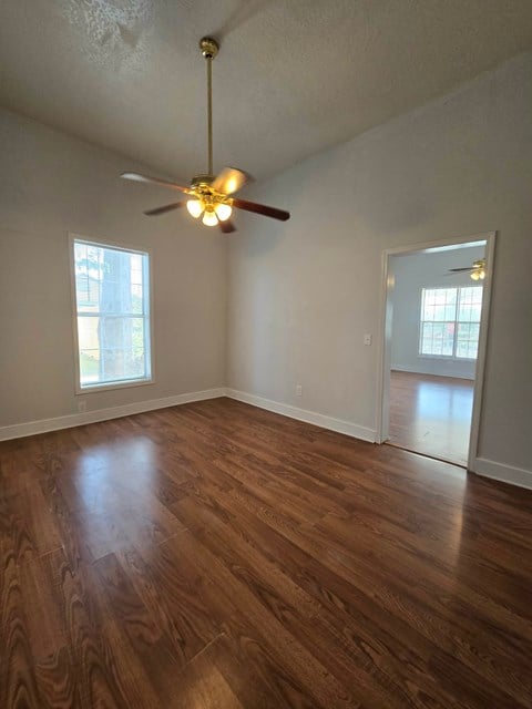 113 North Railroad Street 3 Beds Apartment for Rent