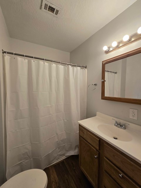 113 North Railroad Street 3 Beds Apartment for Rent