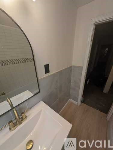 A bathroom with a sink and mirror.