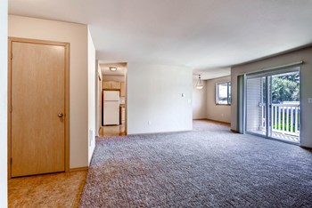 Regency Non Renovated Apartment Interior Living Room - Photo Gallery 16