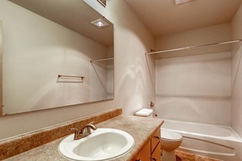 Regency Non Renovated Apartment Interior Bathroom - Photo Gallery 21
