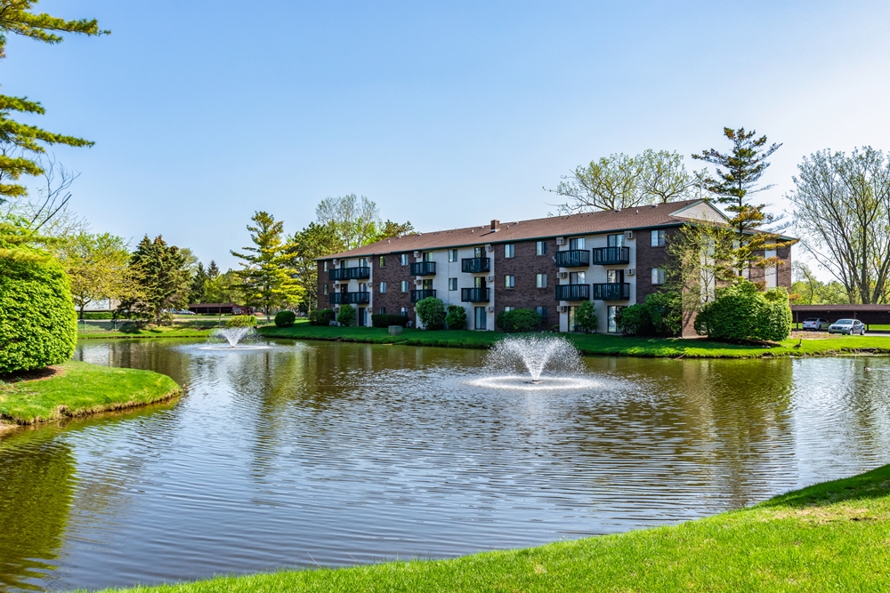 Oldebrook Apartments 2334 Prairie Parkway South West Wyoming Mi Rentcafe