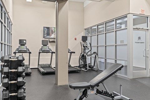a gym with treadmills and other exercise equipment at theevinccicci apartments