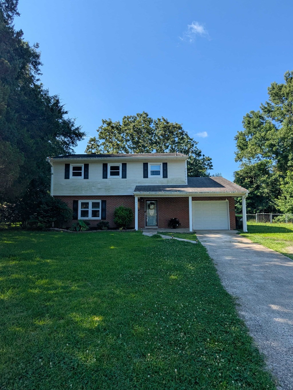 A house with a garage and a driveway in front.