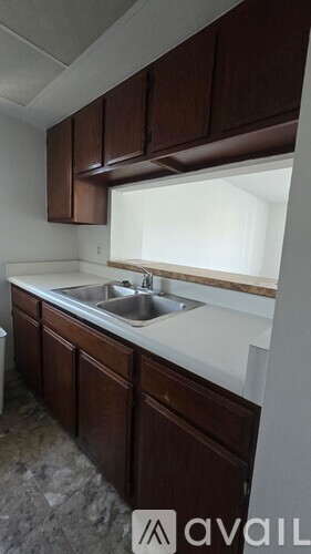 Source URL: https://prod-avail.s3.amazonaws.com/public_images/42075687/listing/Kitchen_1.jfif