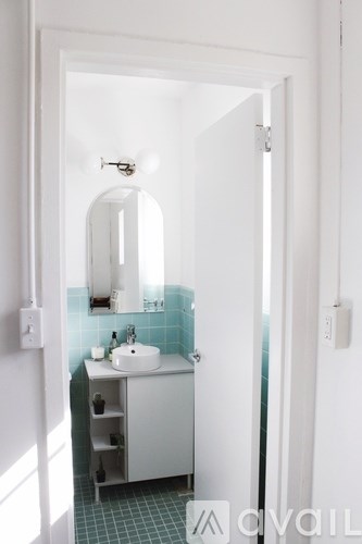 A bathroom with a sink and mirror.