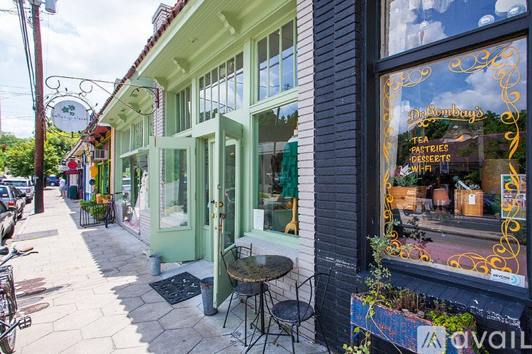 A storefront with a sign that says "Mom's Kitchen Tea, Pastries, Desserts".