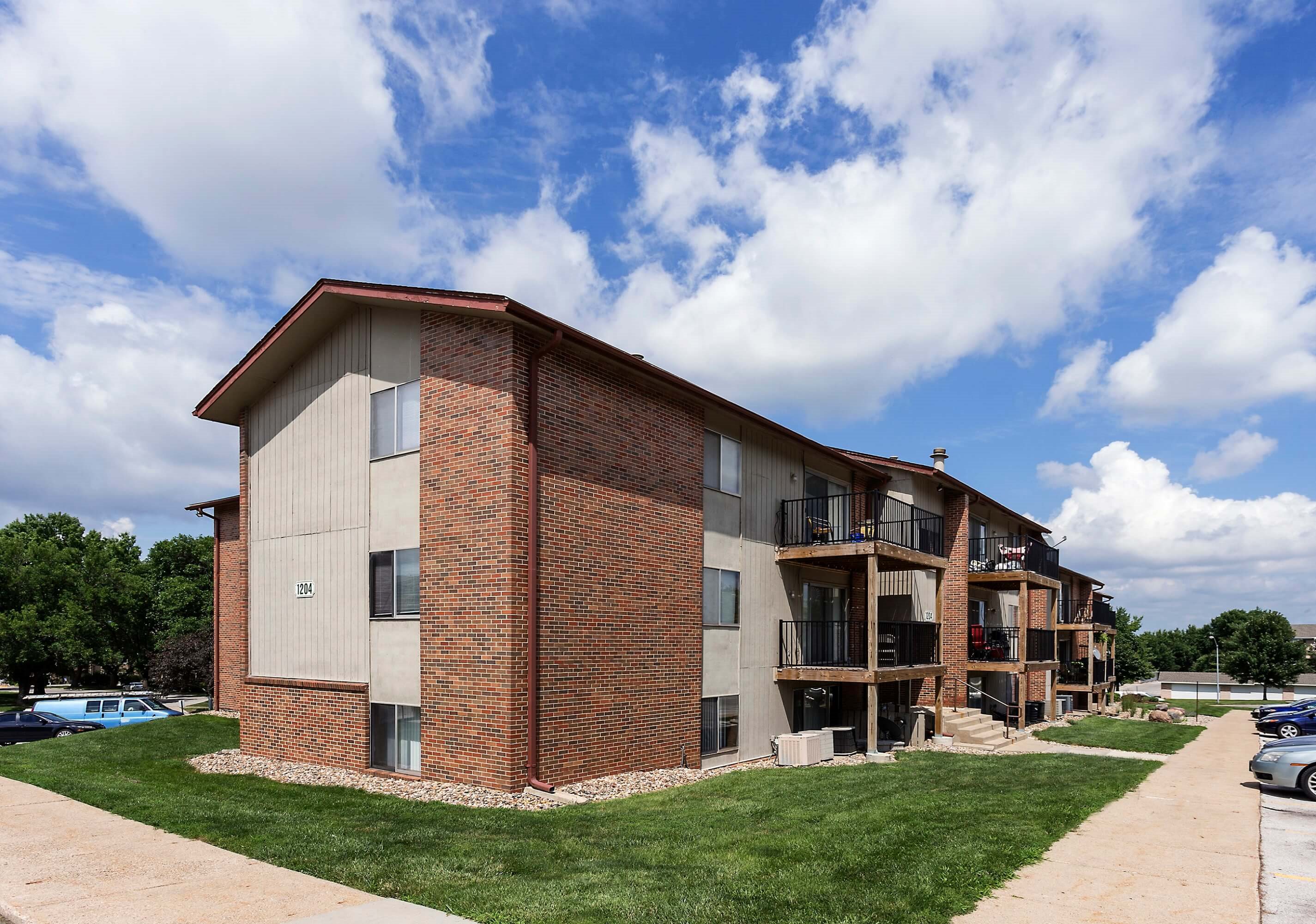 Country Club Village Apartments Apartments in West Des Moines, IA
