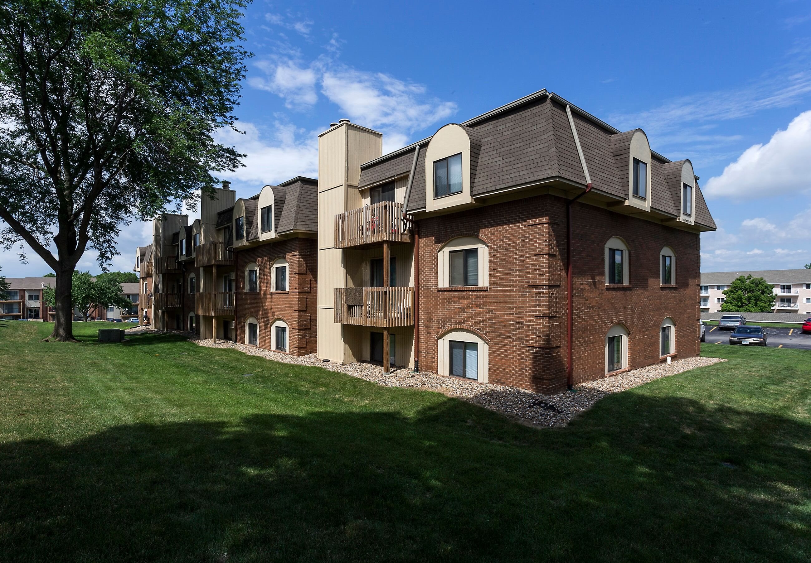 Country Club Village Apartments Apartments in West Des Moines, IA