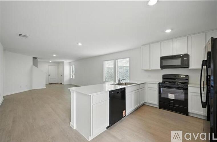 Source URL: https://prod-avail.s3.amazonaws.com/public_images/41711247/listing/Kitchen_1.jpeg