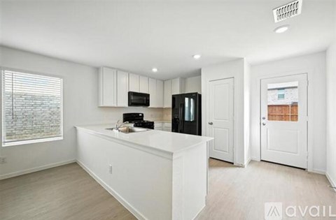 Source URL: https://prod-avail.s3.amazonaws.com/public_images/41711250/listing/Kitchen.jpeg