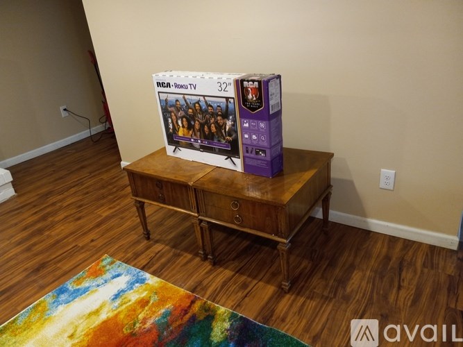 A box of NBC-TV 32" Rayo TV sits on a wooden table.