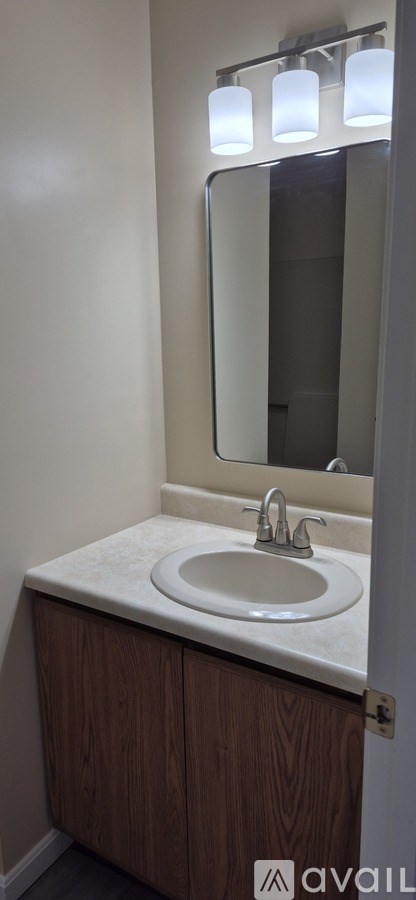A bathroom with a sink and a mirror.