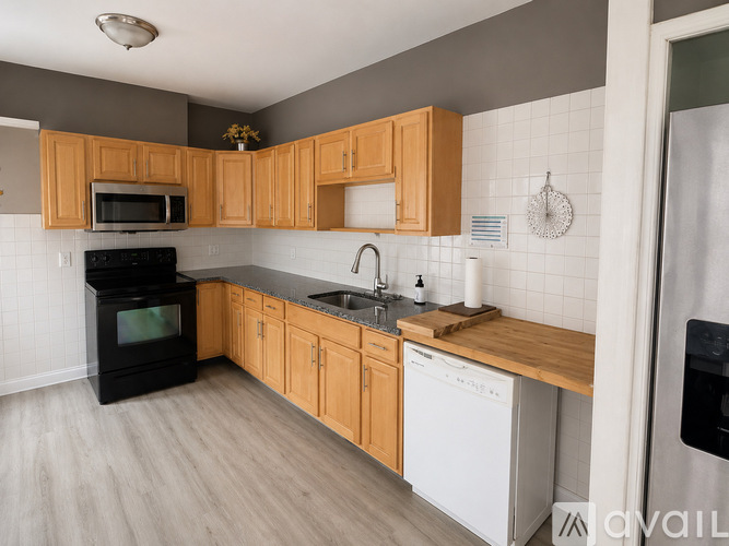 206 Bathgate Ave 3 Beds Apartment for Rent - Photo gallery 1