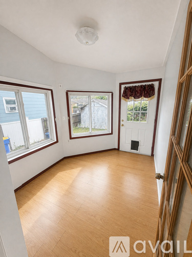 206 Bathgate Ave 3 Beds Apartment for Rent - Photo gallery 2