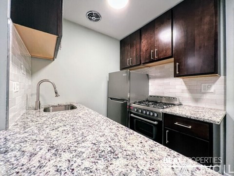 445 W Barry Ave Studio Apartment for Rent