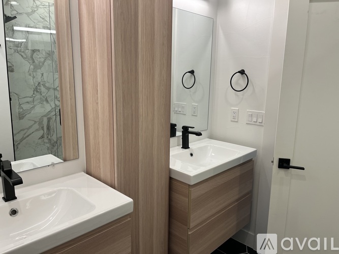 A bathroom with a sink and mirror.