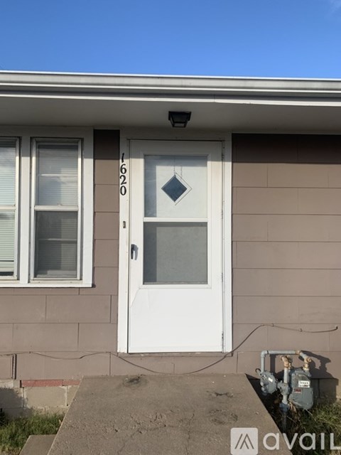 A house number 620 is written on the door.