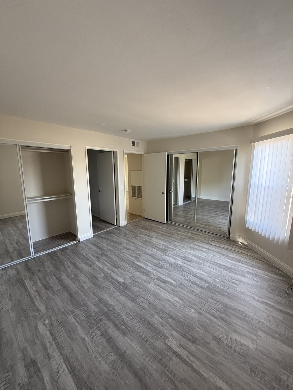 A room with a carpeted floor and a white ceiling.