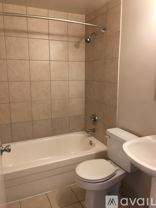 A bathroom with a toilet, sink, and bathtub.