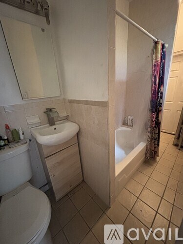 A bathroom with a toilet, sink, and bathtub.