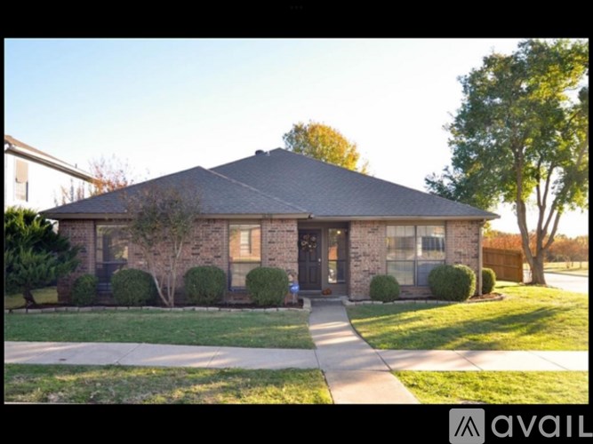 A house with a front yard and a sidewalk in front of it.