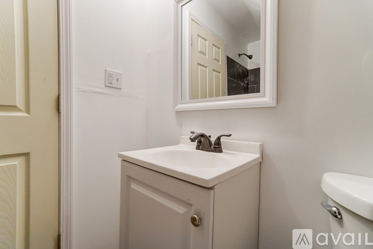 A bathroom with a sink and mirror.