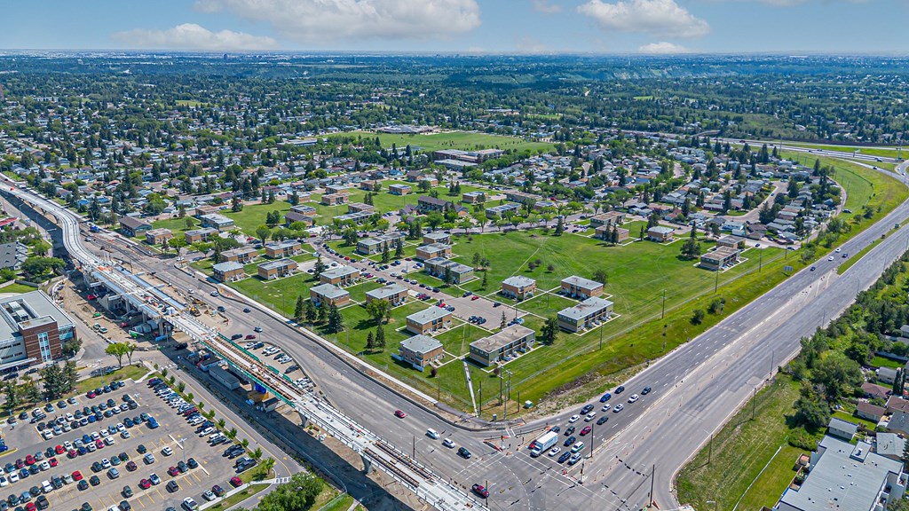 A bird's eye view of a suburban area with a highway running through it.