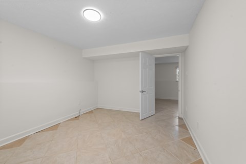 8511 WOODFALL Rd 5 Beds Apartment for Rent