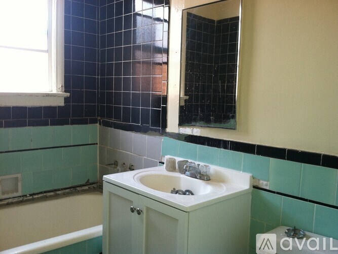 A bathroom with a sink and a mirror.