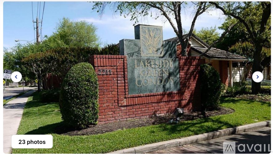 A sign on a brick wall that says Lakeland.