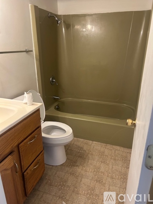A bathroom with a toilet, sink, and bathtub.