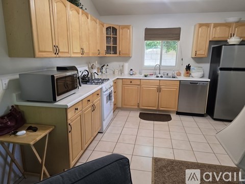22965 Oxnard Street 2 Beds Apartment for Rent