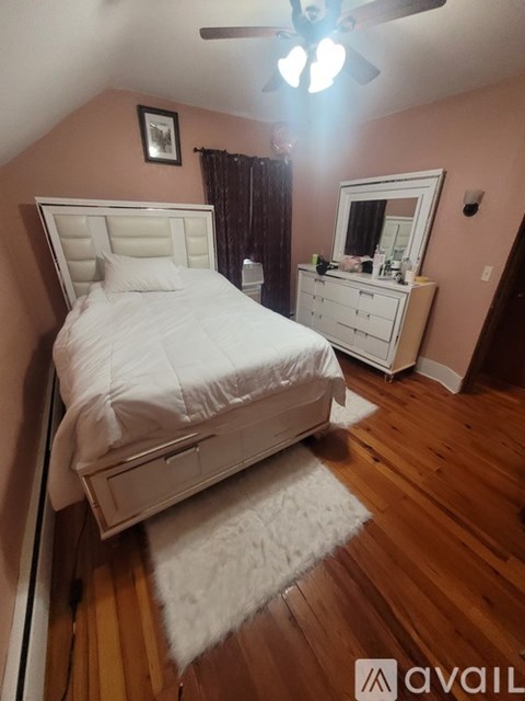 63 Walnut Street 3 Beds Apartment for Rent