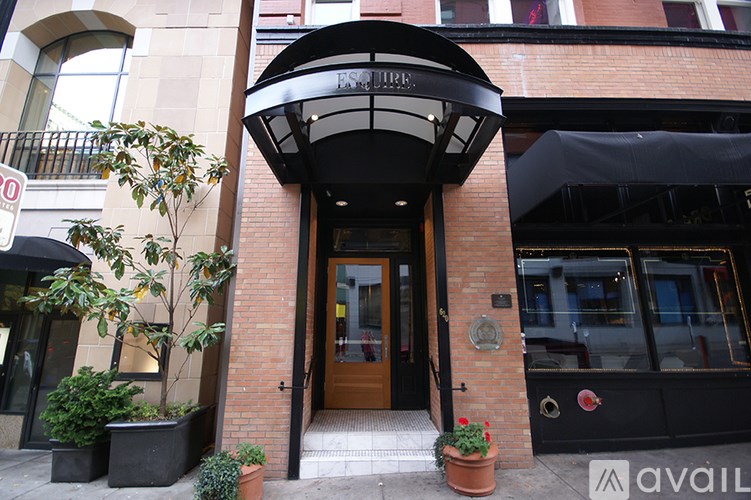 A building with a black awning and a sign that says "FASHION" on it.