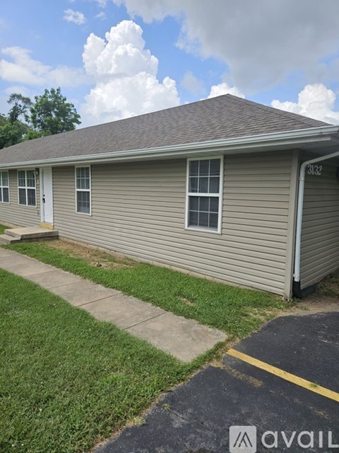 A house numbered 3132 is available for rent.