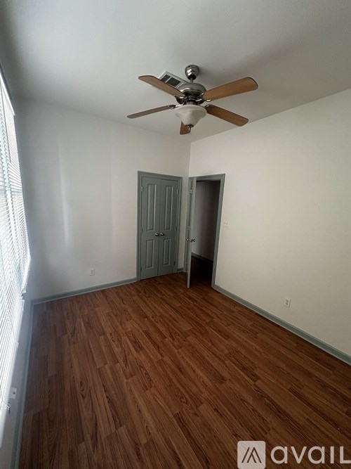 A bathroom with a toilet, sink, and bathtub.