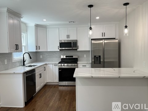 20 Howcroft Road 2 Beds Apartment for Rent