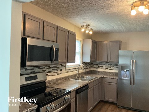 167 Gala Ave 3 Beds Apartment for Rent