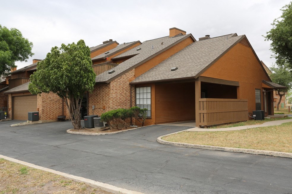 this is a photo of the leasing office at the boulders apartments in garland, tx