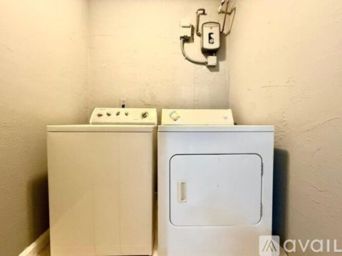 812 5Th St 2 Beds Apartment for Rent