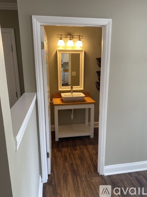 A bathroom with a sink and mirror.