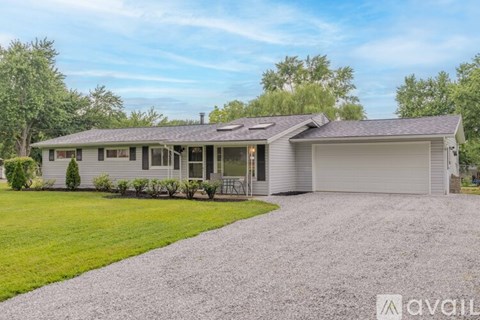 2057 Gates Avenue 3 Beds Apartment for Rent