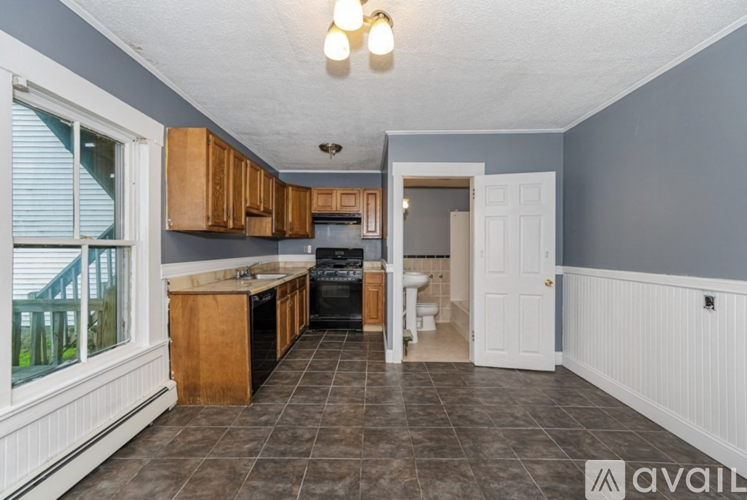 A kitchen with a dining area and a bathroom is available for rent.